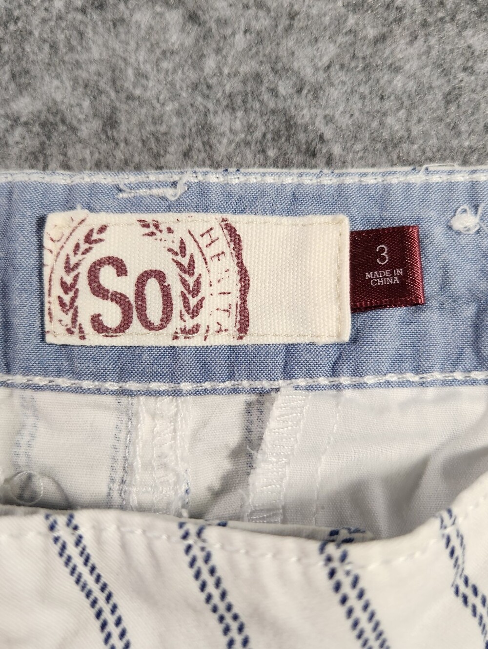 SO Y2K White Shorts with Navy Pinstripes Size 3 - Picture 2 of 7